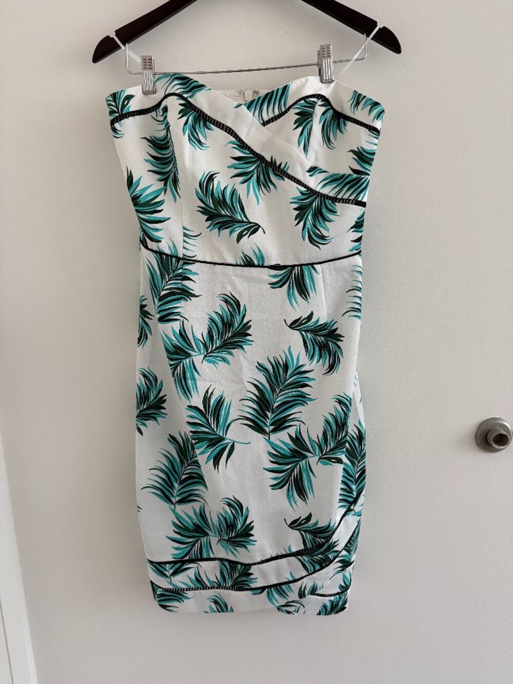 Adelyn Rae Strapless Palm Print Sheath Dress Ladder Trim Tulip Hem M NWT